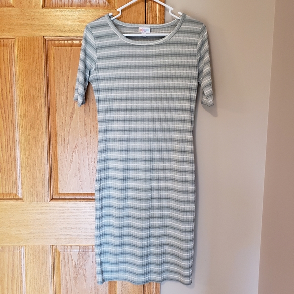 LuLaRoe Dresses & Skirts - LuLaRoe Julia Short Sleeve Dress